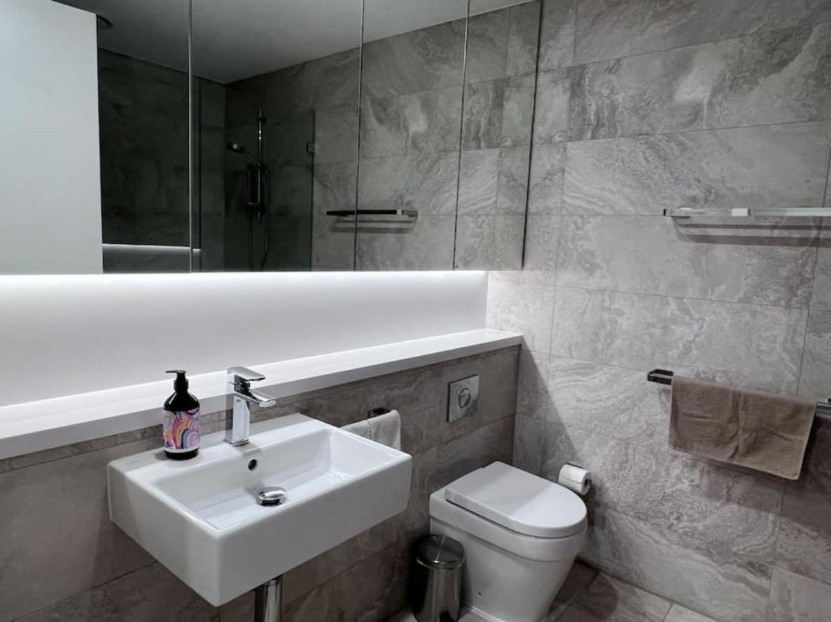 High Level Fabulous View 4beds In Olympic Park Apartment Sydney